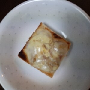 ツナマヨにチーズがけトースト
